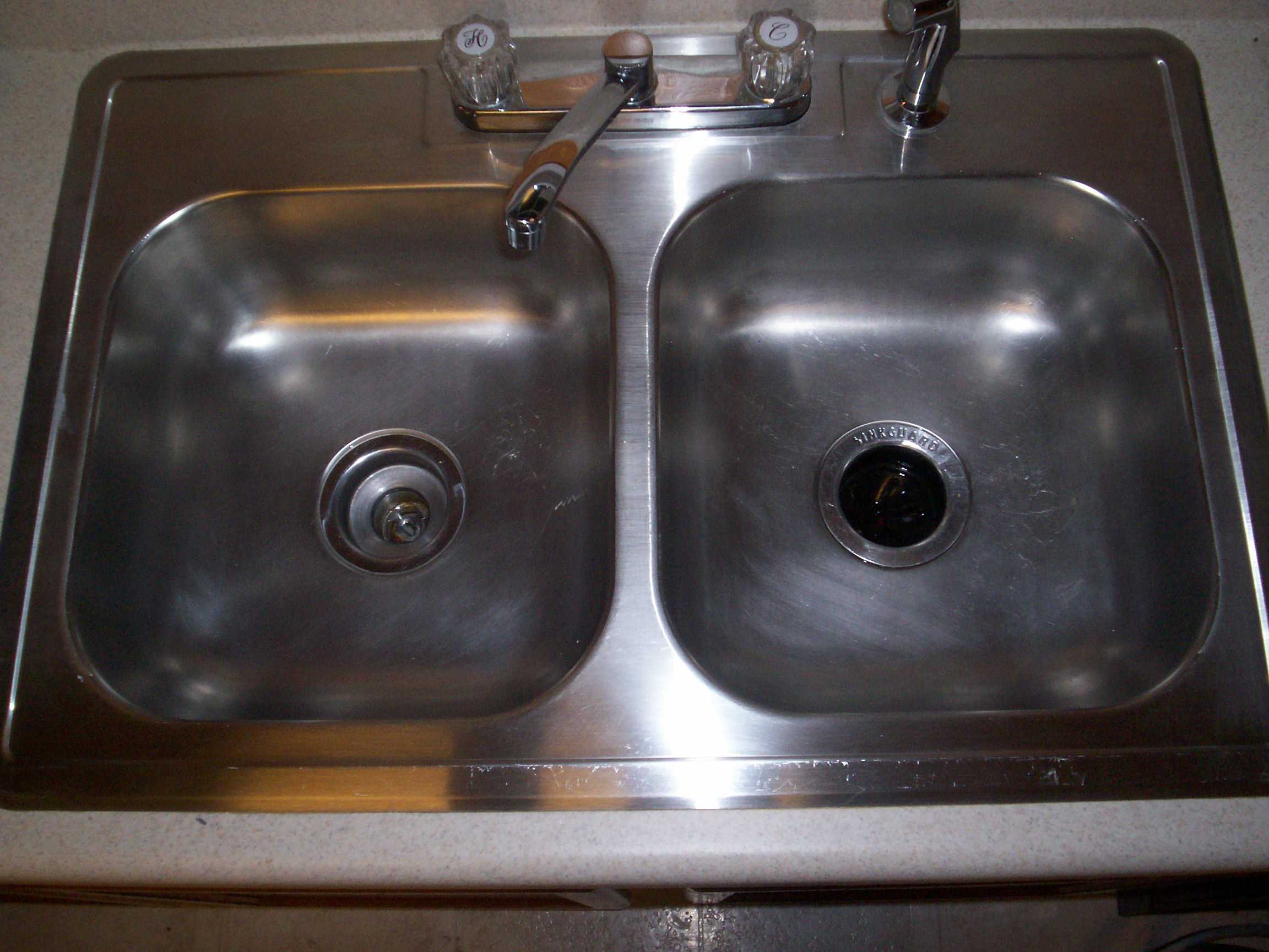 shiny stainless steel sink
